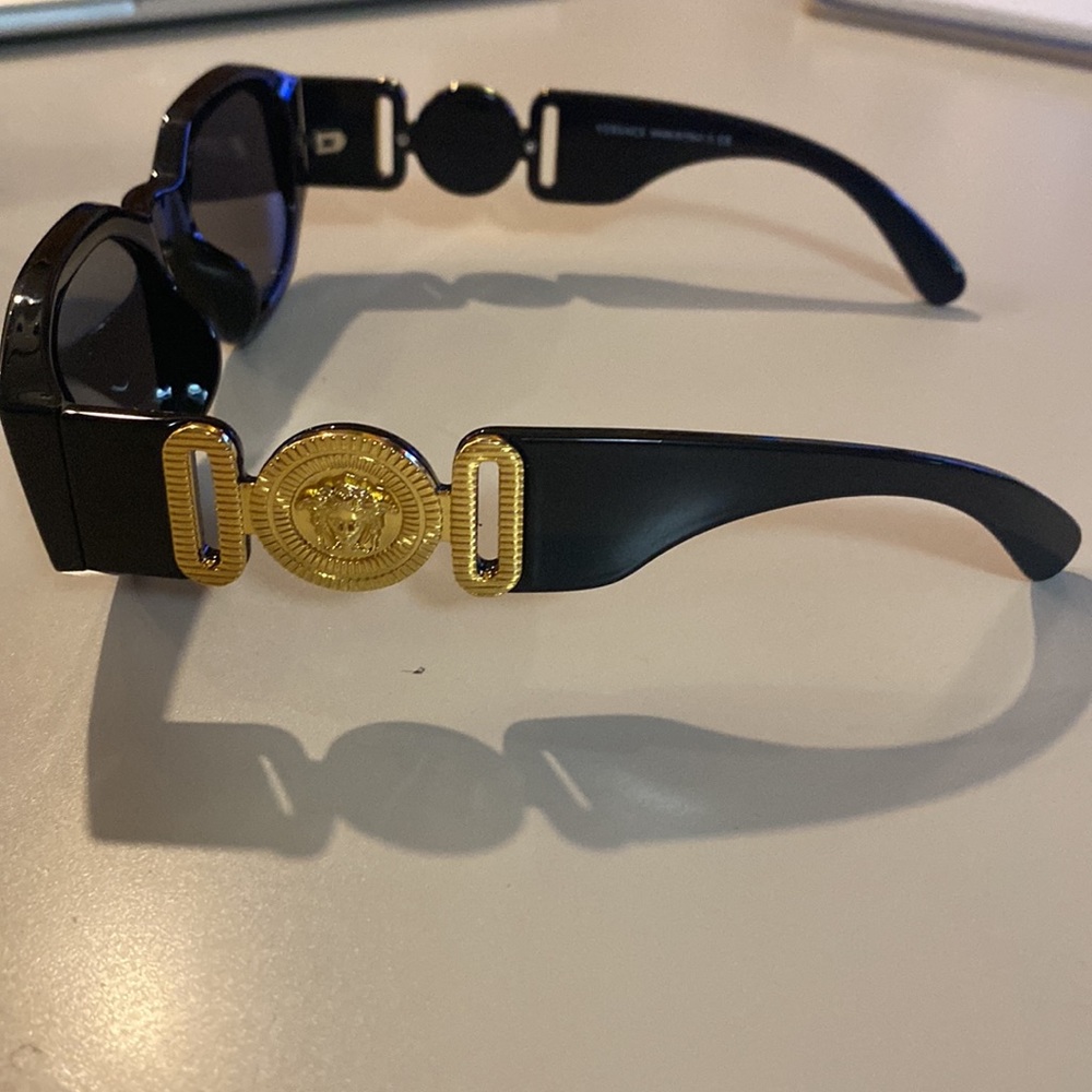 Versace sunglasses with case and cleaning cloth included.